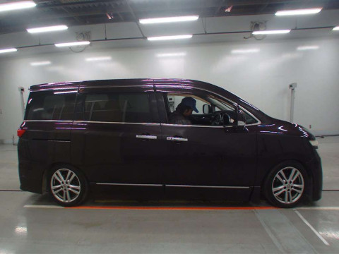 2010 Nissan Elgrand TE52[2]