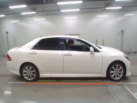 2010 Toyota Crown GRS200[2]