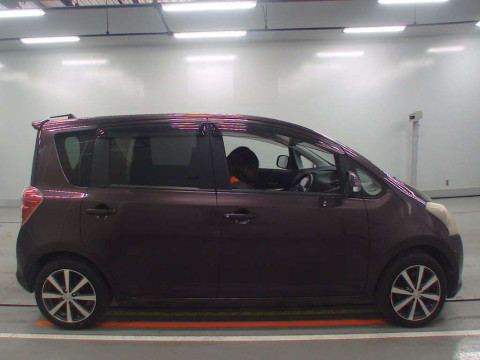 2010 Toyota Ractis NCP100[2]