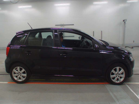 2010 Volkswagen Polo 6RCBZ[2]