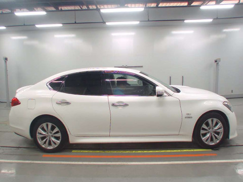 2011 Nissan Fuga Hybrid HY51[2]