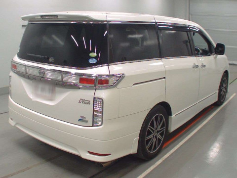 2012 Nissan Elgrand PNE52[1]