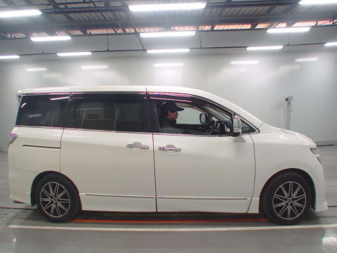 2012 Nissan Elgrand PNE52[2]