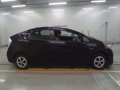 2012 Toyota Prius ZVW30[2]