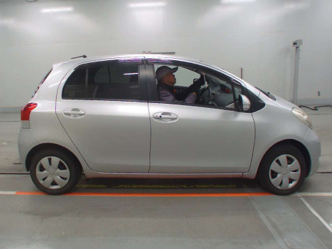 2008 Toyota Vitz SCP90[2]