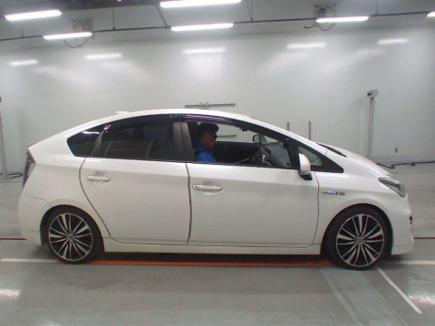 2012 Toyota Prius ZVW30[2]