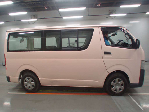 2006 Toyota Hiace Van TRH200V[2]