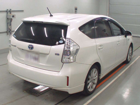 2012 Toyota Prius alpha ZVW41W[1]