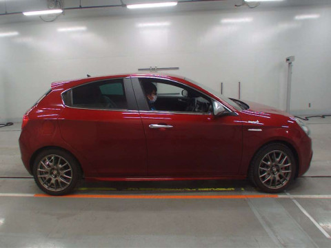 2014 Alfa Romeo Giulietta 940141[2]