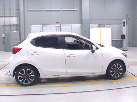 2015 Mazda Demio DJ5FS[2]