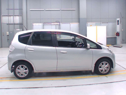 2010 Honda Fit Hybrid GP1[2]