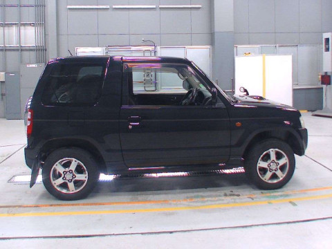 2010 Mitsubishi Pajero Mini H58A[2]