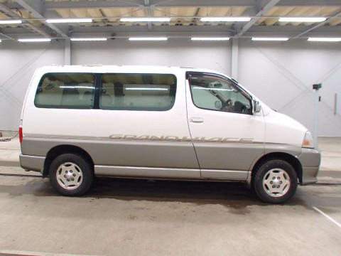 2000 Toyota Grand Hiace KCH16W[2]