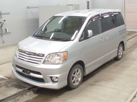 2004 Toyota Noah AZR60G[0]