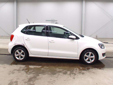 2013 Volkswagen Polo 6RCBZ[2]