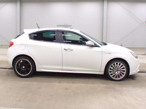 2014 Alfa Romeo Giulietta 940141[2]