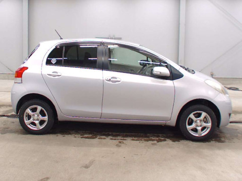 2008 Toyota Vitz NCP95[2]