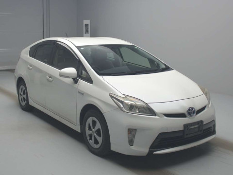 2015 Toyota Prius ZVW30[2]