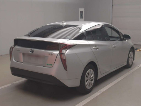 2016 Toyota Prius ZVW50[1]