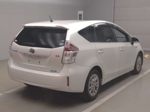 2015 Toyota Prius alpha ZVW41W[1]