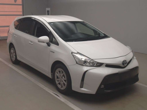 2015 Toyota Prius alpha ZVW41W[2]