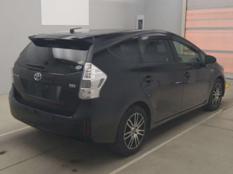 2012 Toyota Prius alpha ZVW40W[1]