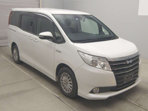 2016 Toyota Noah ZWR80G[2]