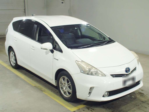 2012 Toyota Prius alpha ZVW41W[2]