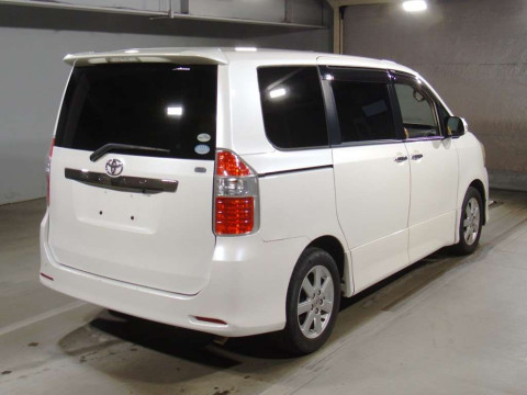 2009 Toyota Noah ZRR70W[1]