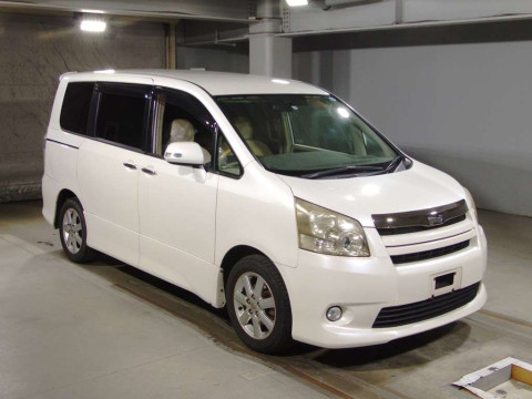 2009 Toyota Noah ZRR70W[2]