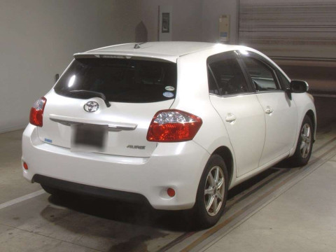 2010 Toyota Auris NZE151H[1]