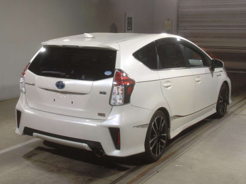 2016 Toyota Prius alpha ZVW41W[1]