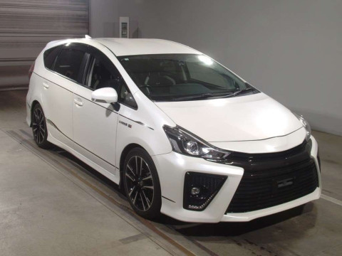 2016 Toyota Prius alpha ZVW41W[2]