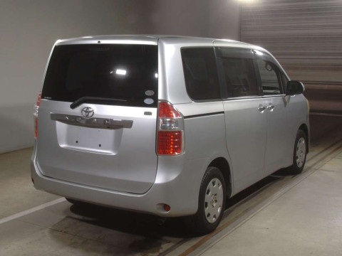 2009 Toyota Noah ZRR70G[1]