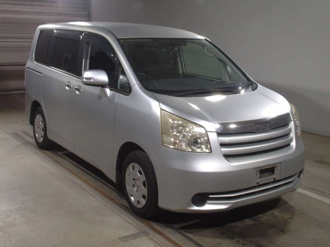 2009 Toyota Noah ZRR70G[2]