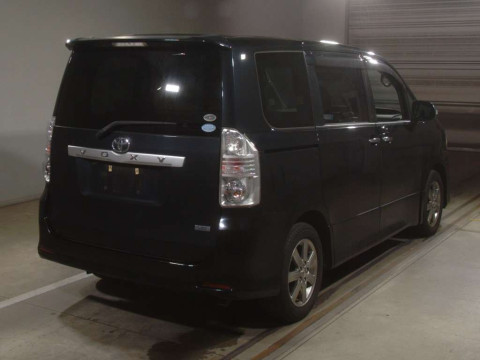 2010 Toyota Voxy ZRR70W[1]