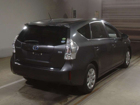 2013 Toyota Prius alpha ZVW41W[1]