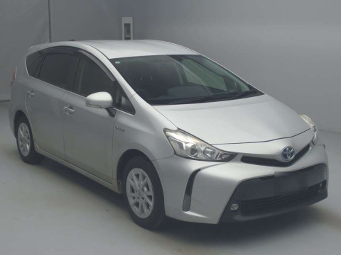 2015 Toyota Prius alpha ZVW41W[2]