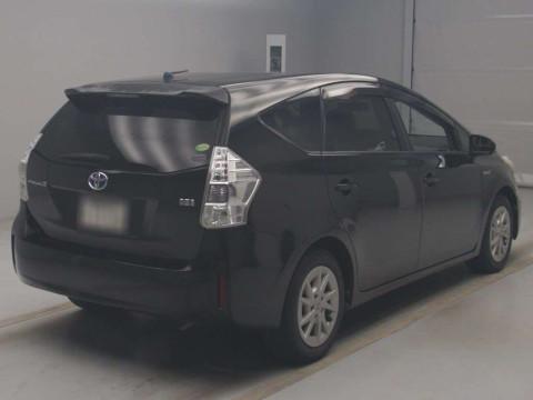 2013 Toyota Prius alpha ZVW41W[1]