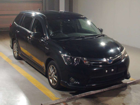 2013 Toyota Corolla Fielder NKE165G[2]