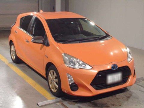 2014 Toyota Aqua NHP10[2]