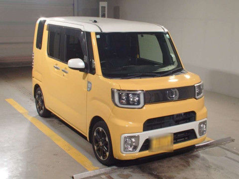 2015 Daihatsu Wake LA710S[2]