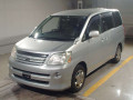 2005 Toyota Noah