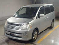 2005 Toyota Noah