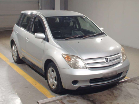 2004 Toyota IST NCP60[2]