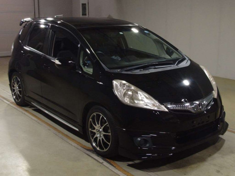 2011 Honda Fit Hybrid GP1[2]