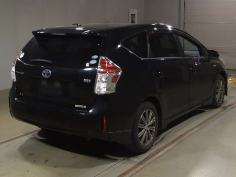 2016 Toyota Prius alpha ZVW41W[1]