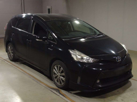 2016 Toyota Prius alpha ZVW41W[2]