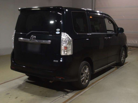 2011 Toyota Voxy ZRR75W[1]