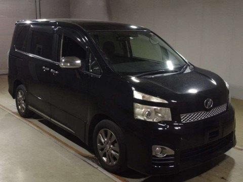 2011 Toyota Voxy ZRR75W[2]